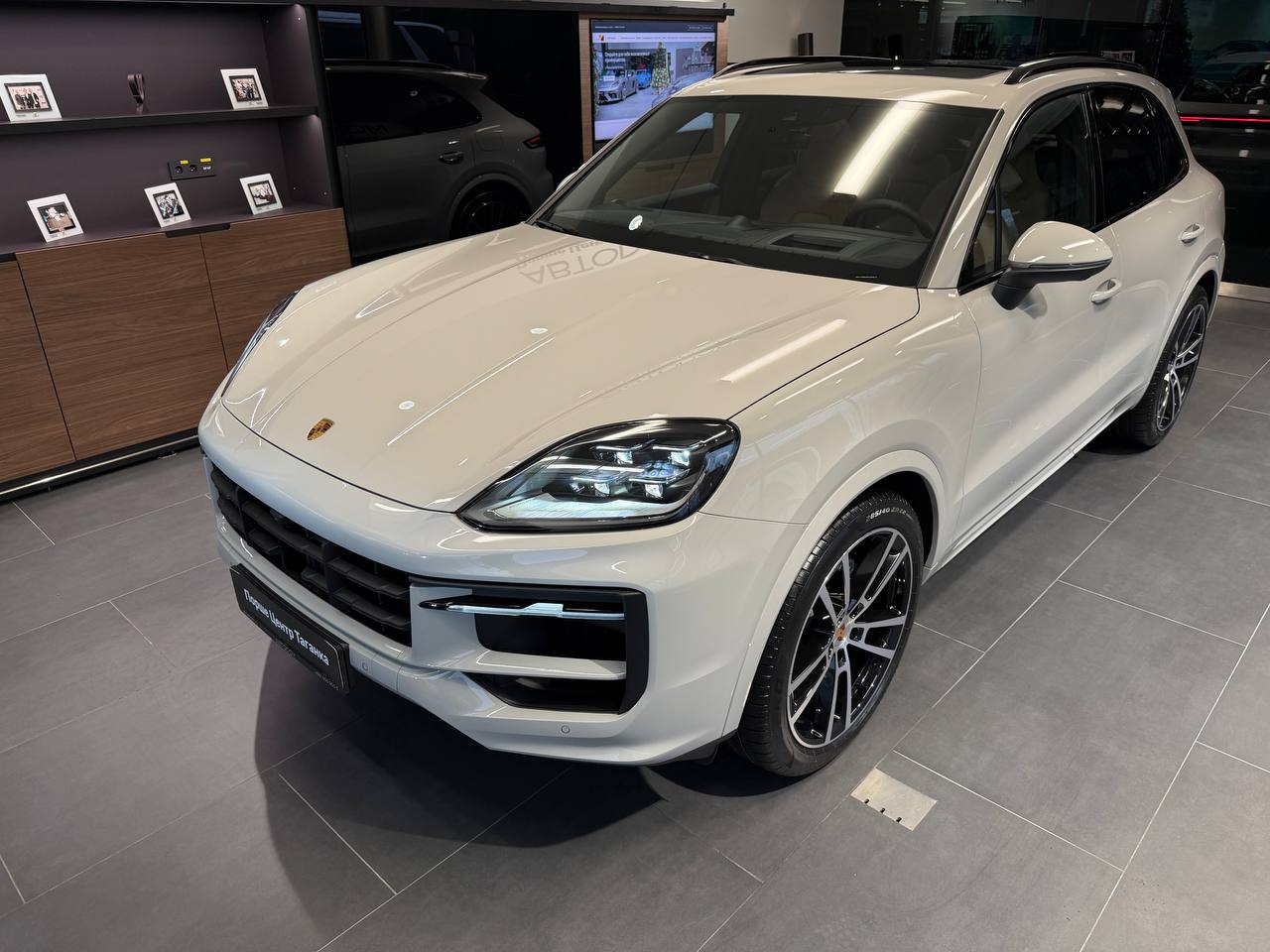 Автомобиль Porsche Cayenne III [рестайлинг] 3.0 AT 4WD (353 л.с.) Base Серый 2025 