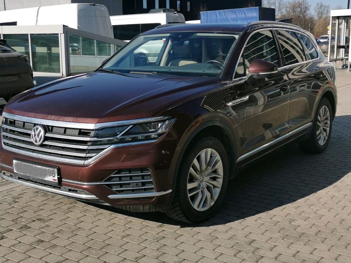 Автомобиль Volkswagen Touareg III поколение 3.0d AT 4WD (249 л.с.) Exclusive Красный 2019 с пробегом 115 445 км