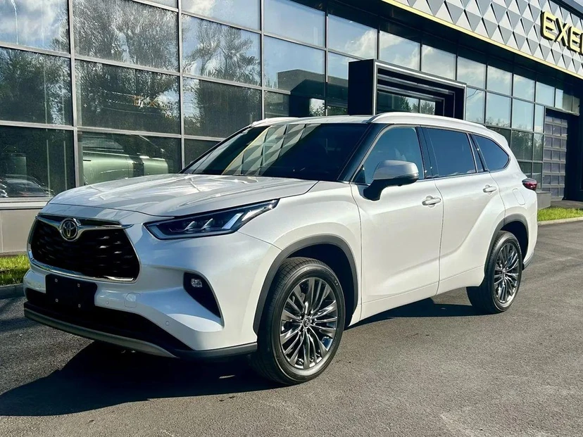 Toyota Highlander IV поколение 2.0 AT 4WD (248 л.с.) Luxury Белый 2026 с пробегом 100 км