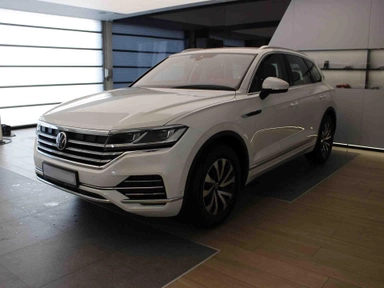 Автомобиль Volkswagen Touareg III поколение 3.0d AT 4WD (249 л.с.) Base Белый 2022