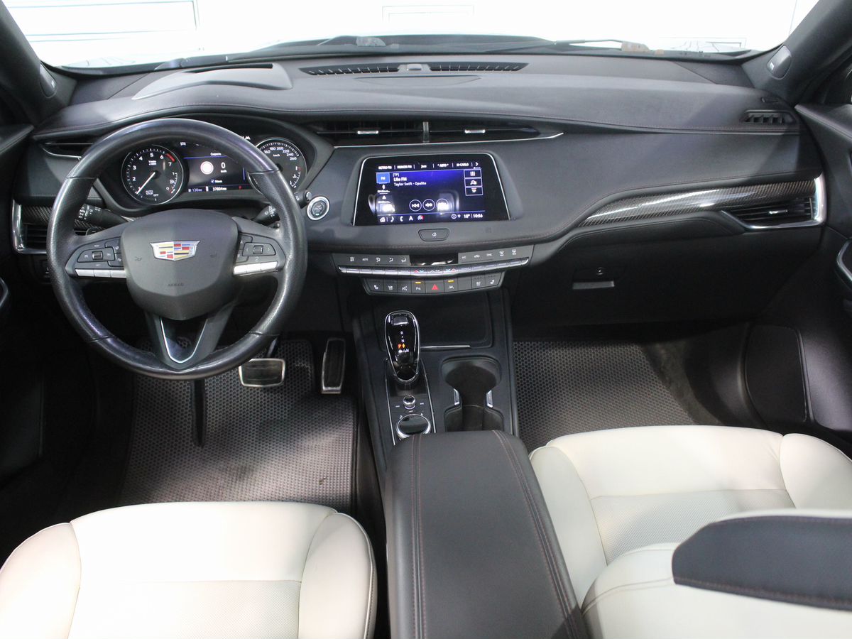 Автомобиль Cadillac XT4 I поколение 2.0 AT 4WD (200 л.с.) Sport Чёрный 2021 с пробегом 37 801 км