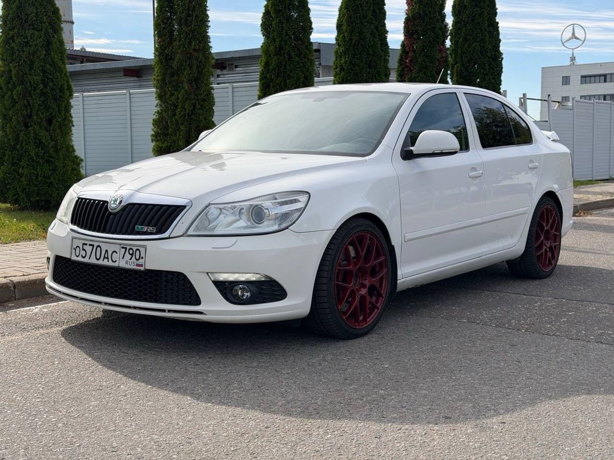 Skoda Octavia RS II (A5) [рестайлинг] 2.0 AMT (200 л.с.) RS Белый 2012 с пробегом 220 314 км