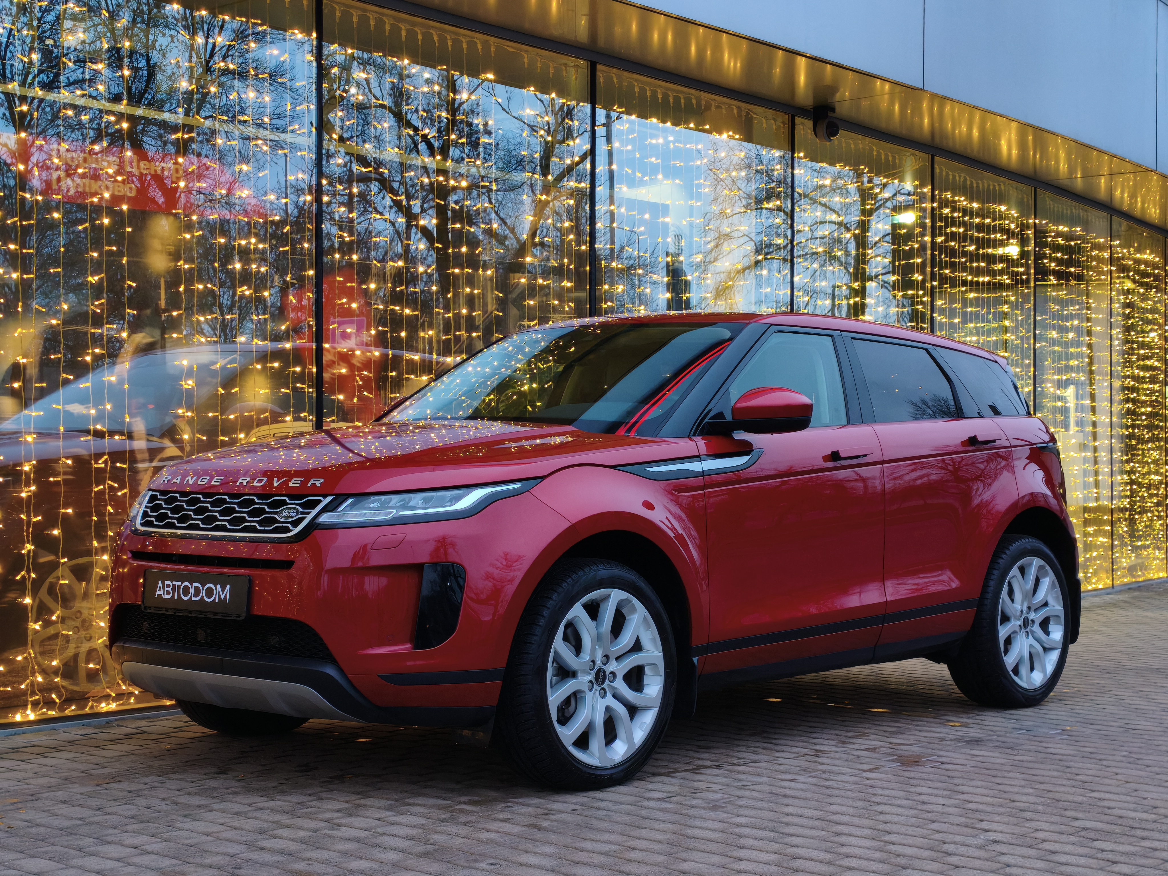 Автомобиль Land Rover Range Rover Evoque II поколение 2.0d AT 4WD (180 л.с.) R-Dynamic HSE Красный 2020 с пробегом 94 977 км