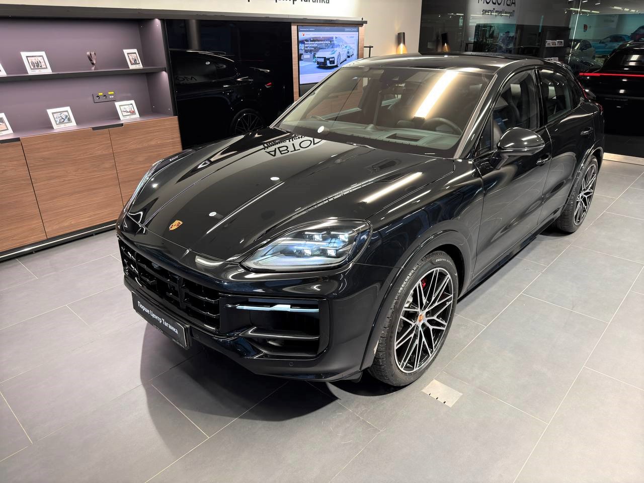 Автомобиль Porsche Cayenne III [рестайлинг] GTS 4.0 AT 4WD (500 л.с.) GTS Coupé Чёрный 2025 