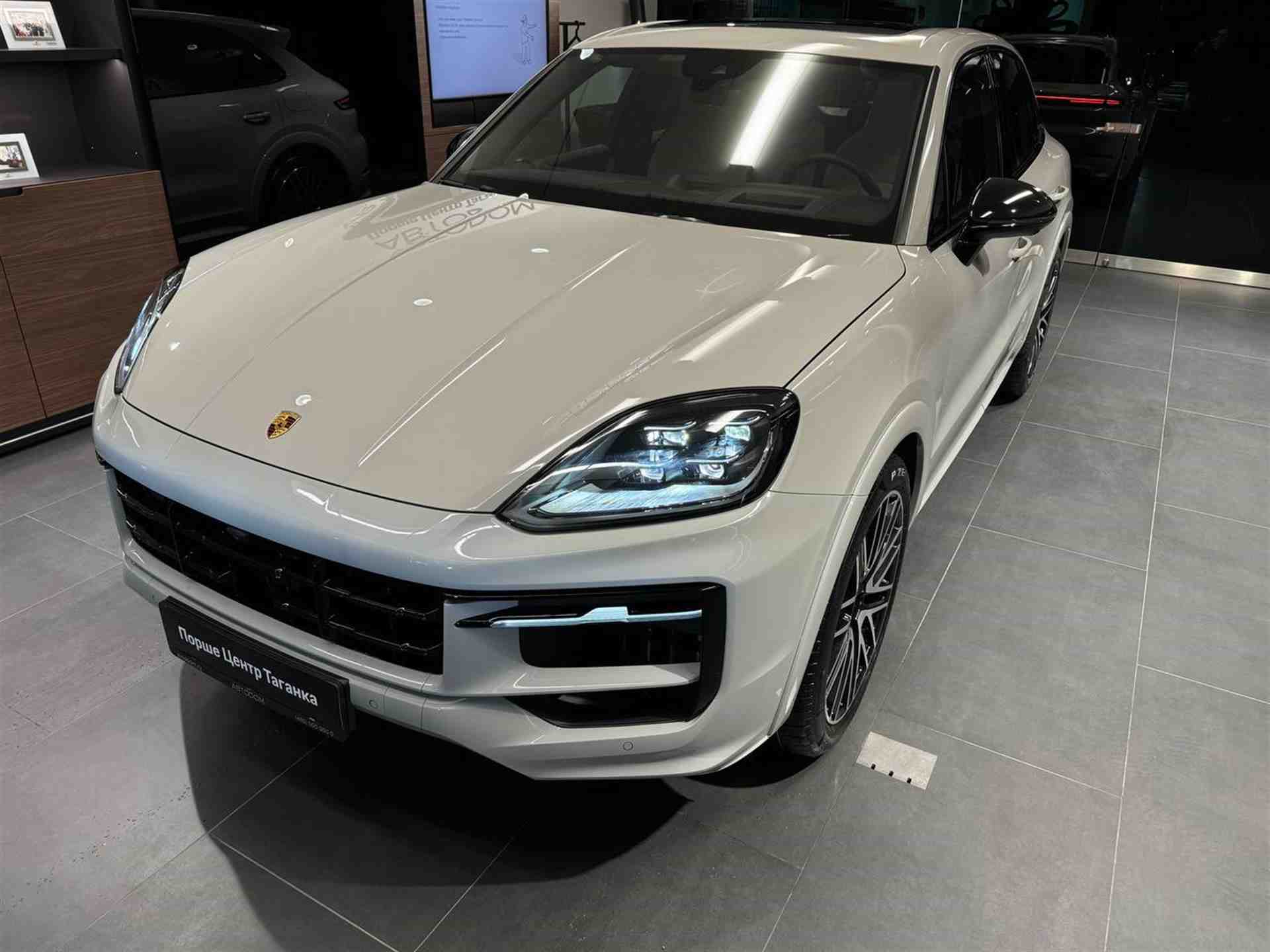 Автомобиль Porsche Cayenne III [рестайлинг] 3.0 AT 4WD (353 л.с.) Base Серый 2025 