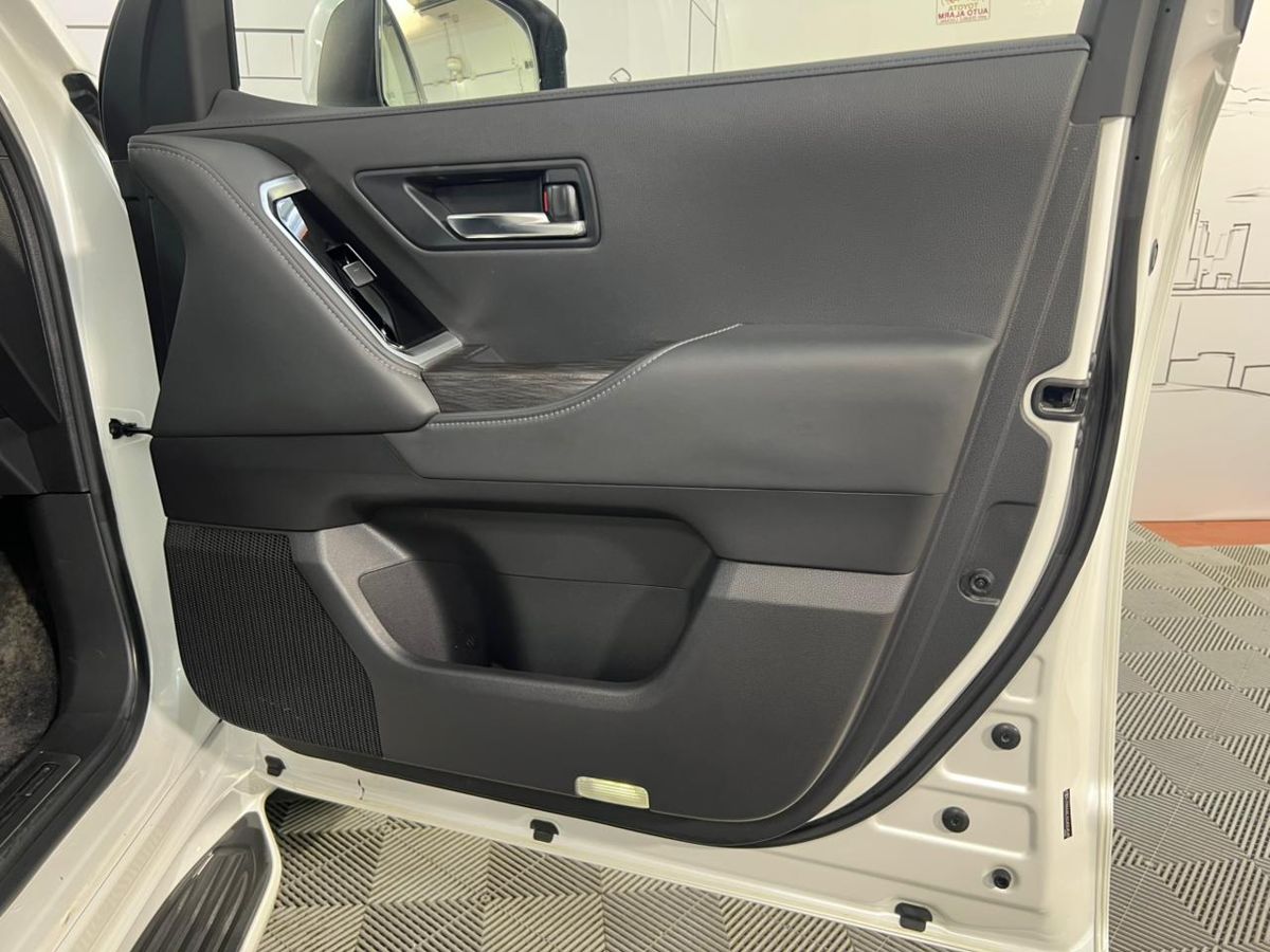 Автомобиль Toyota Land Cruiser X (J300) 3.4d AT 4WD (299 л.с.) 70th Anniversary Белый 2021 с пробегом 71 705 км