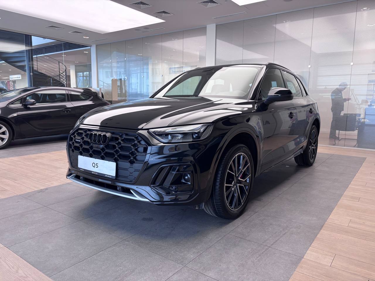 Audi Q5 II (FY) [рестайлинг] 2.0 AMT 4WD (245 л.с.) 45 TFSI quattro S tronic Чёрный 2025 