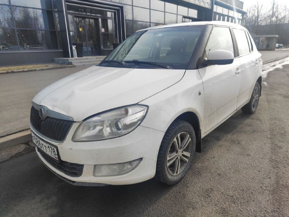 Автомобиль Skoda Fabia II (5J) [рестайлинг] 1.6 AT (105 л.с.) Elegance Белый 2014 с пробегом 226 605 км