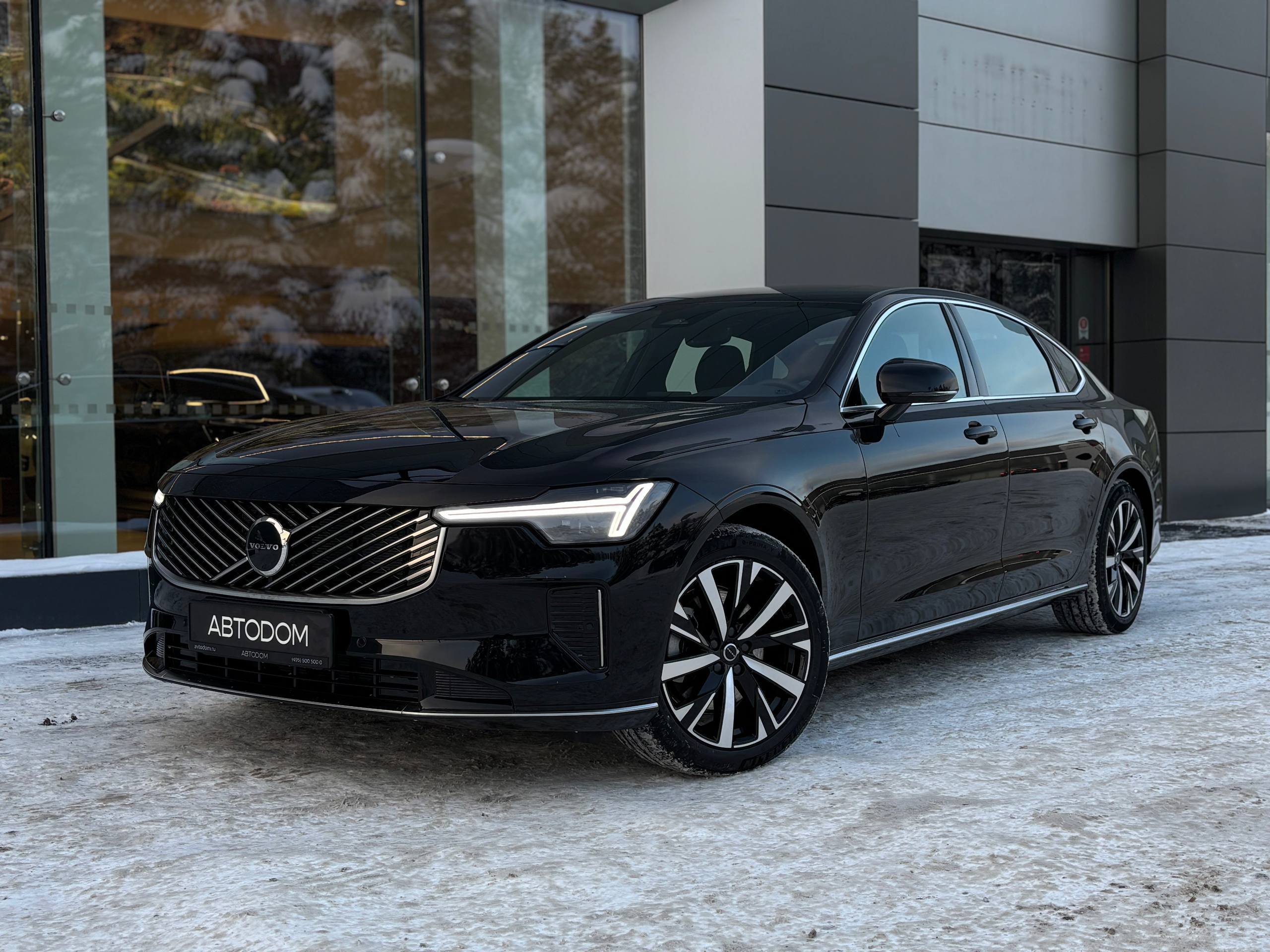 Автомобиль Volvo S90 II [2-й рестайлинг] 2.0hyb AT 4WD (456 л.с.) Zhiyi Deluxe Чёрный 2025 