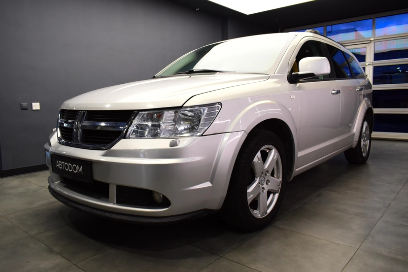 Автомобиль Dodge Journey I поколение 2.7 AT (185 л.с.) Base Серебристый 2010 с пробегом 221 056 км