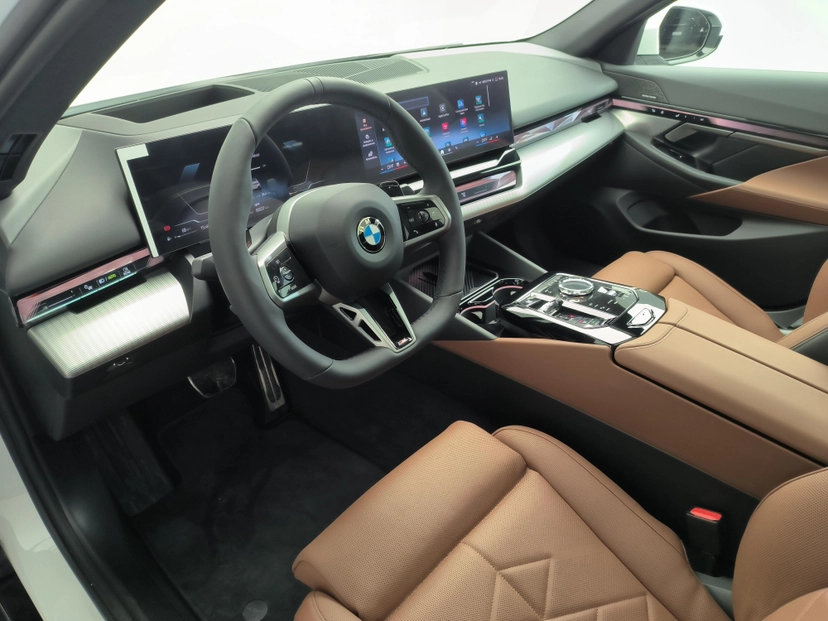 Автомобиль BMW 5 серии VIII поколение (G60) 2.0 AT 4WD (258 л.с.) Base Белый 2025