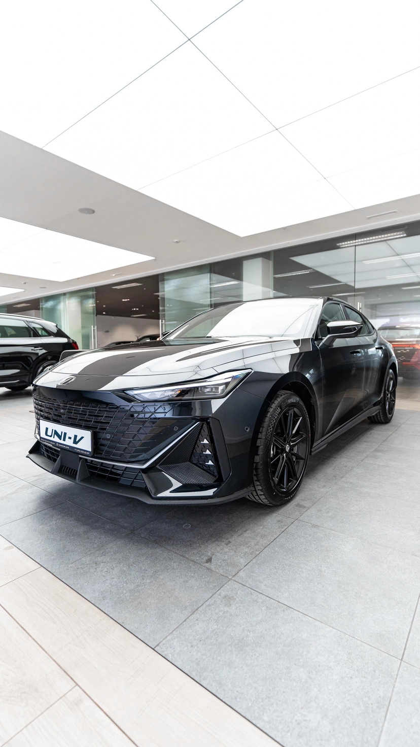 Автомобиль Changan UNI-V I поколение 1.5 AMT (181 л.с.) Tech Чёрный 2024