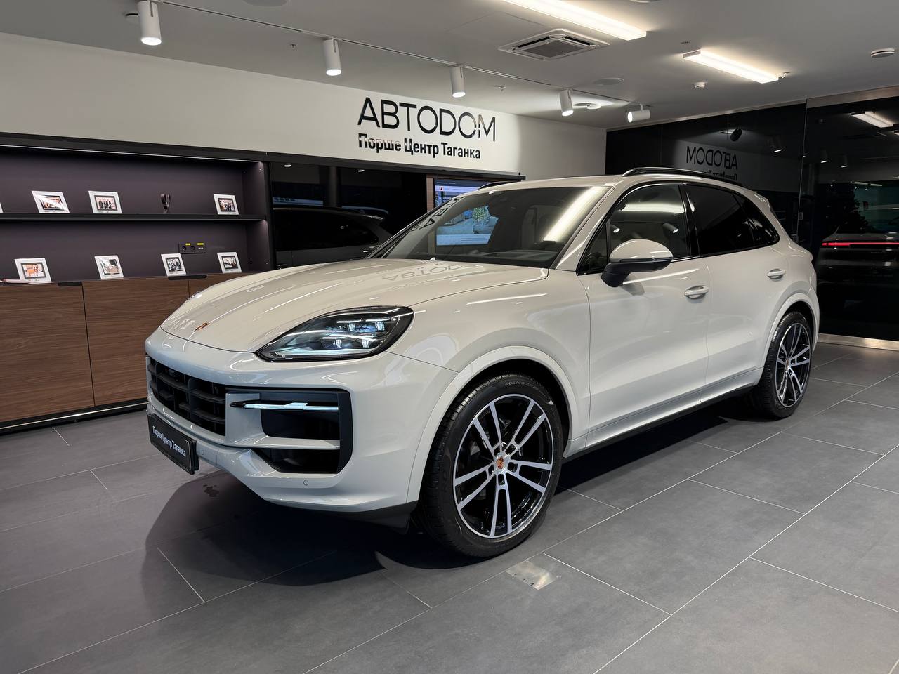 Автомобиль Porsche Cayenne III [рестайлинг] 3.0 AT 4WD (353 л.с.) Base Серый 2025 
