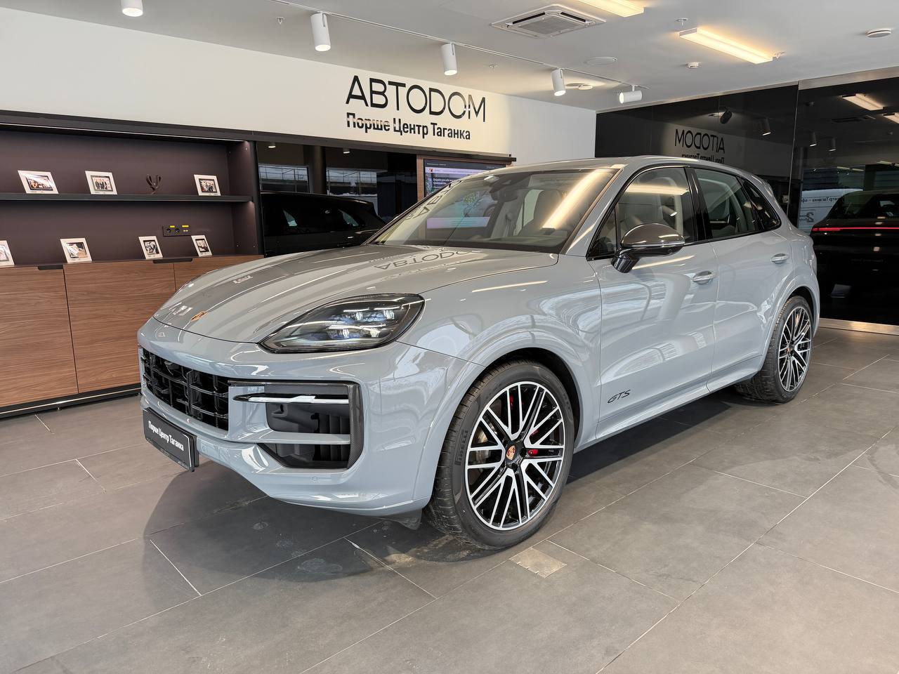 Автомобиль Porsche Cayenne III [рестайлинг] GTS 4.0 AT 4WD (500 л.с.) GTS Серый 2025 