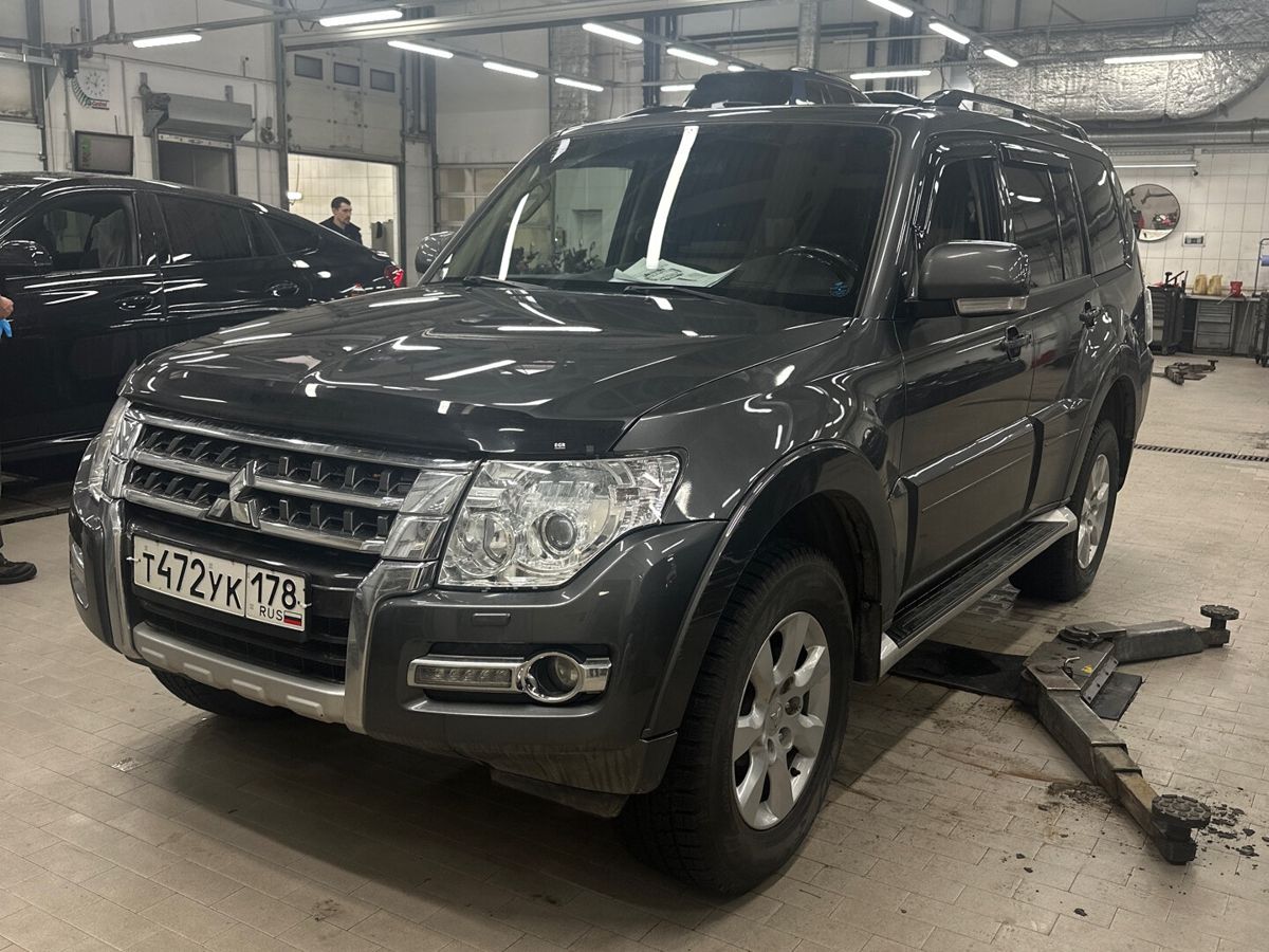 Автомобиль Mitsubishi Pajero IV [2-й рестайлинг] 3.0 AT 4WD (174 л.с.) Instyle Серый 2015 с пробегом 49 848 км