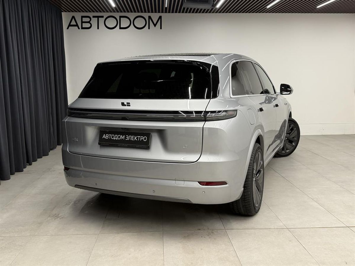 Автомобиль LiXiang L7 I [рестайлинг] 52.3 kWh 1.5hyb AT 4WD (449 л.с.) Ultra Серый 2025 