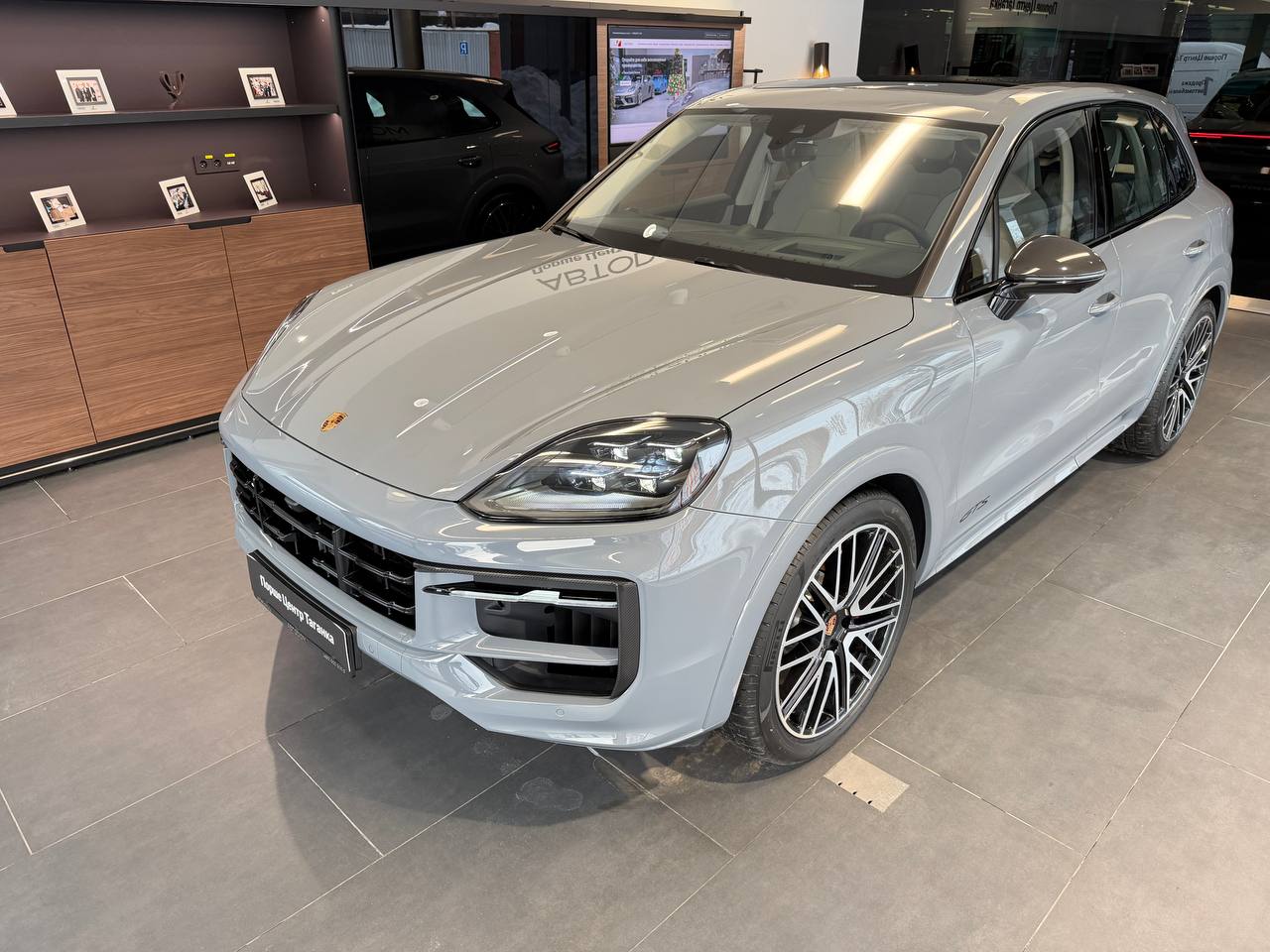 Автомобиль Porsche Cayenne III [рестайлинг] GTS 4.0 AT 4WD (500 л.с.) GTS Серый 2025 