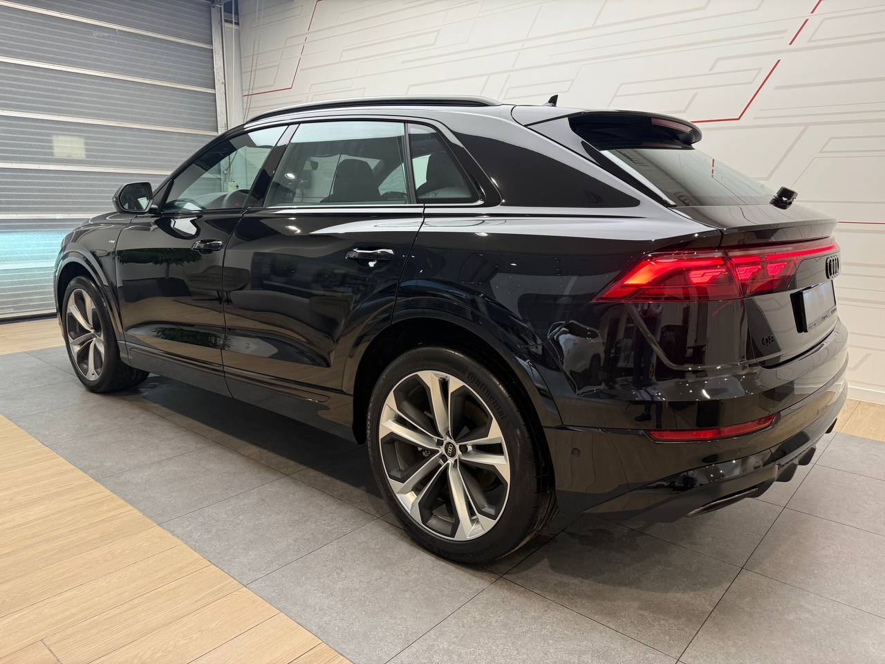 Автомобиль Audi Q8 I (4M) [рестайлинг] 3.0 AT 4WD (340 л.с.) 55 TFSI quattro tiptronic Чёрный 2025 