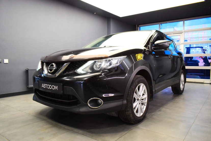 Автомобиль Nissan Qashqai II поколение 2.0 CVT 4WD (144 л.с.) Base Чёрный 2014 с пробегом 180 841 км