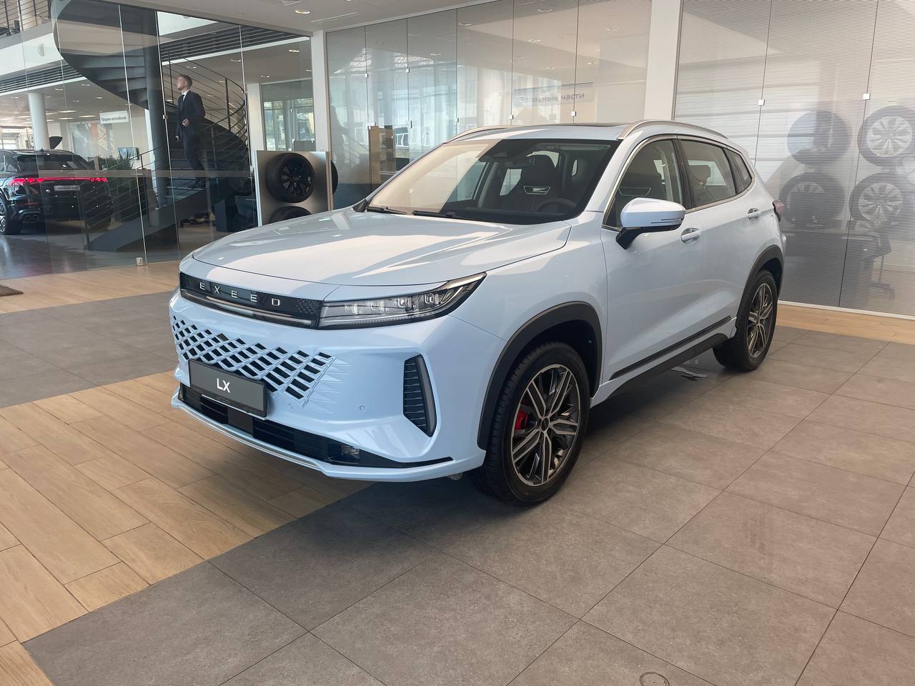 Автомобиль EXEED LX I [2-й рестайлинг] 1.6 AMT 4WD (150 л.с.) Prestige Голубой 2024 