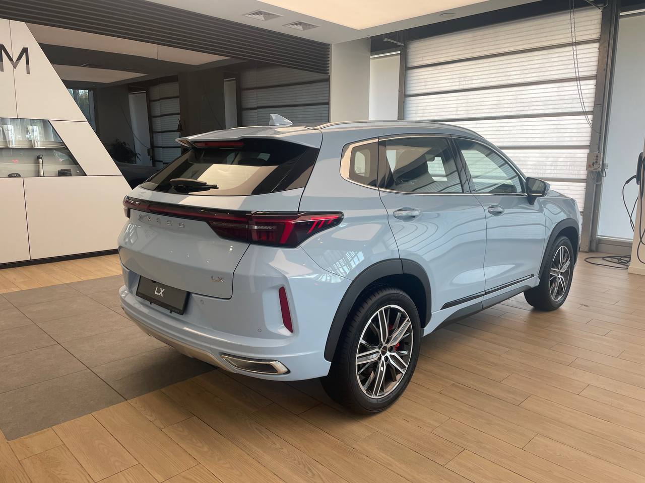 Автомобиль EXEED LX I [2-й рестайлинг] 1.6 AMT 4WD (150 л.с.) Premium Голубой 2024 