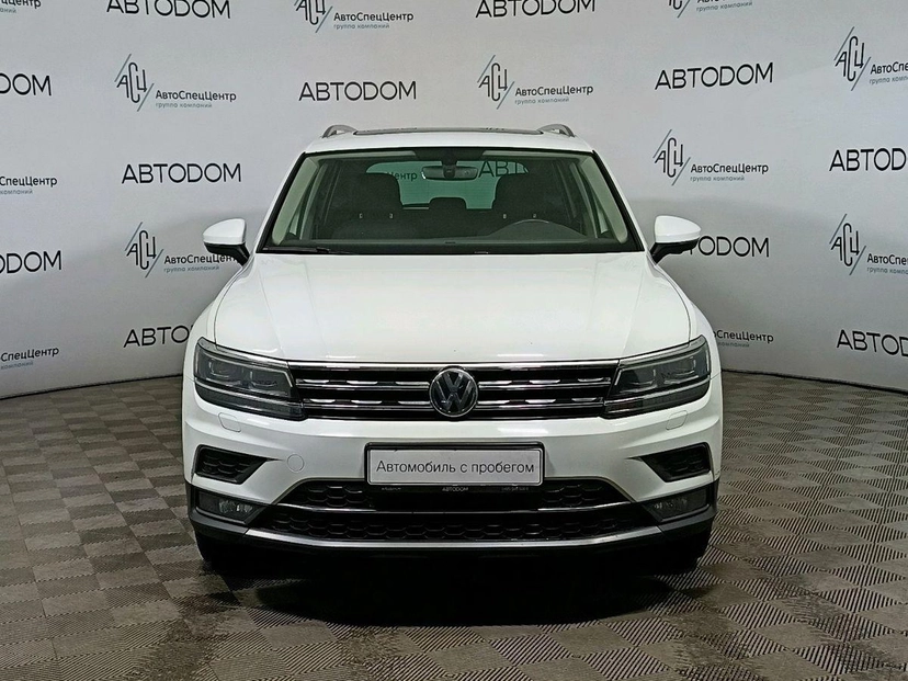 Автомобиль Volkswagen Tiguan II поколение 2.0d AMT 4WD (150 л.с.) Highline Белый 2018 с пробегом 98 090 км