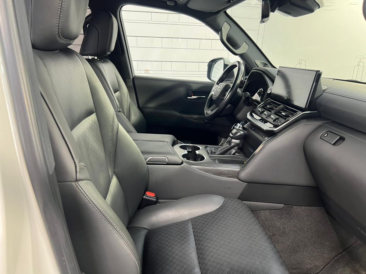 Автомобиль Toyota Land Cruiser X (J300) 3.4d AT 4WD (299 л.с.) 70th Anniversary Белый 2021 с пробегом 71 705 км
