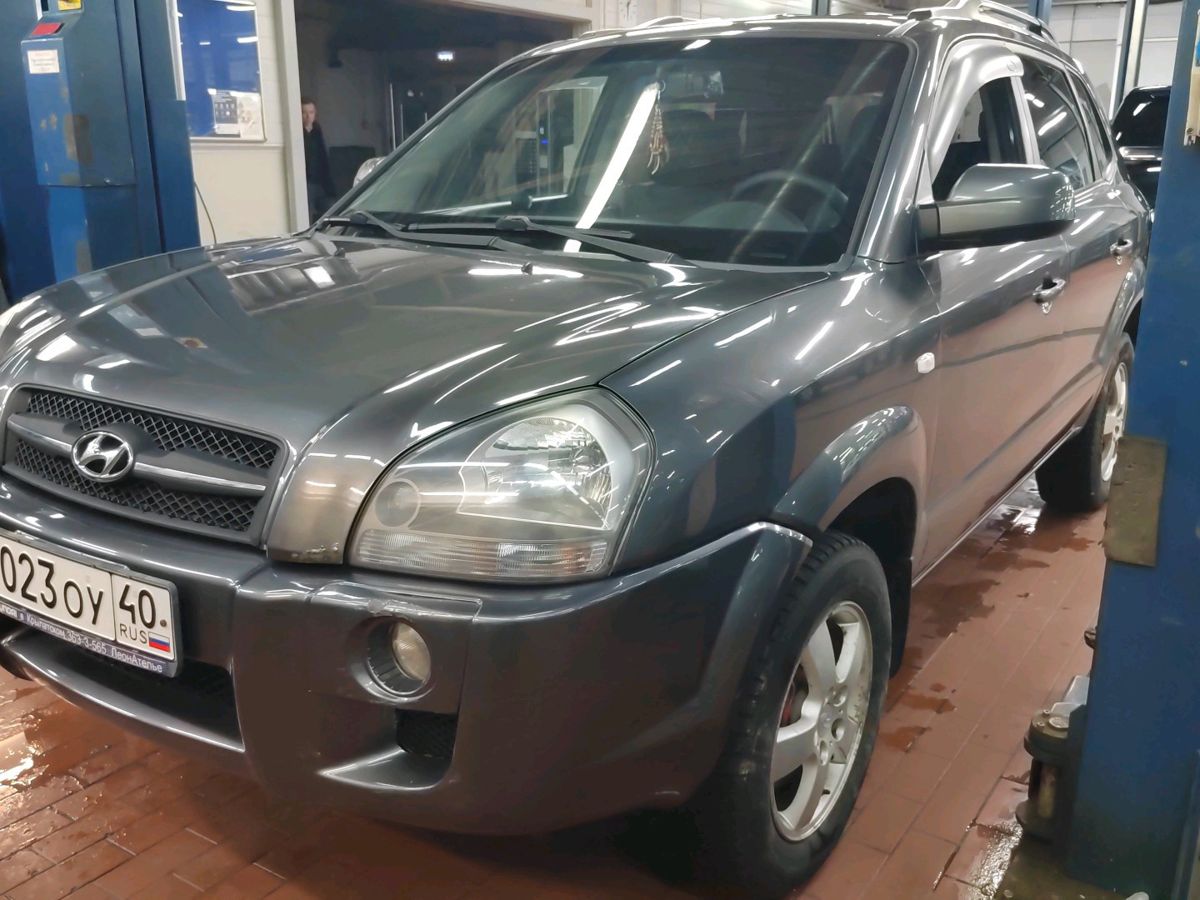 Автомобиль Hyundai Tucson I поколение 2.0 AT (142 л.с.) Base Серый 2008 с пробегом 265 000 км