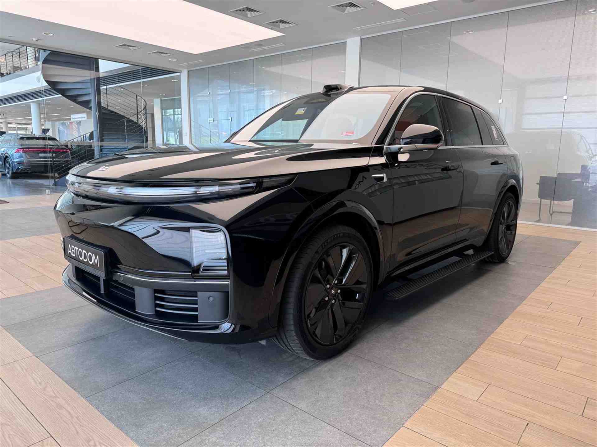 Автомобиль LiXiang L7 I [рестайлинг] 52.3 kWh 1.5hyb AT 4WD (449 л.с.) Ultra Чёрный 2025 