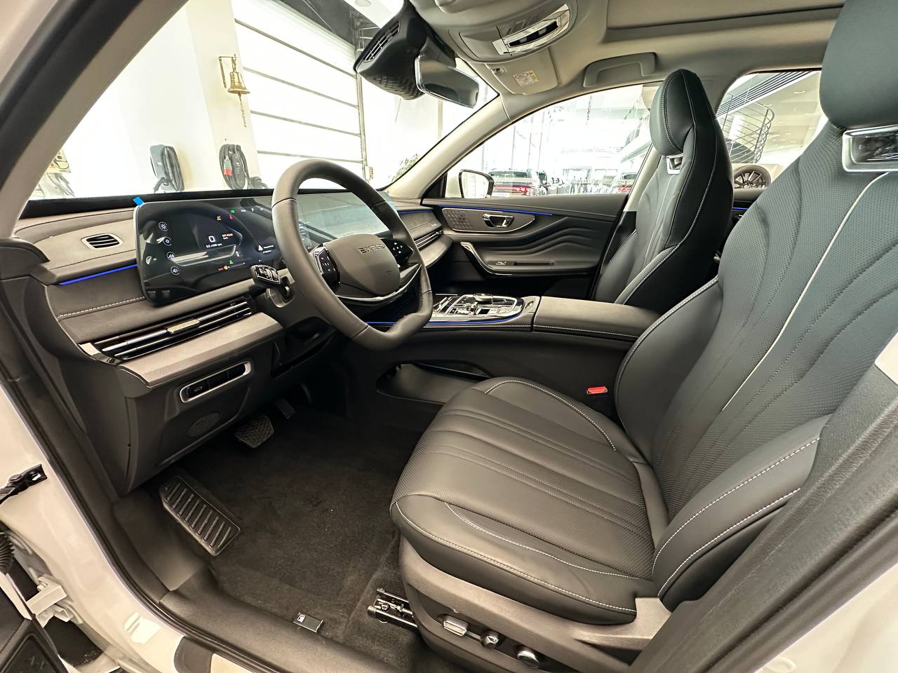 Автомобиль EXEED LX I [2-й рестайлинг] 1.6 AMT 4WD (150 л.с.) Premium Белый 2024 