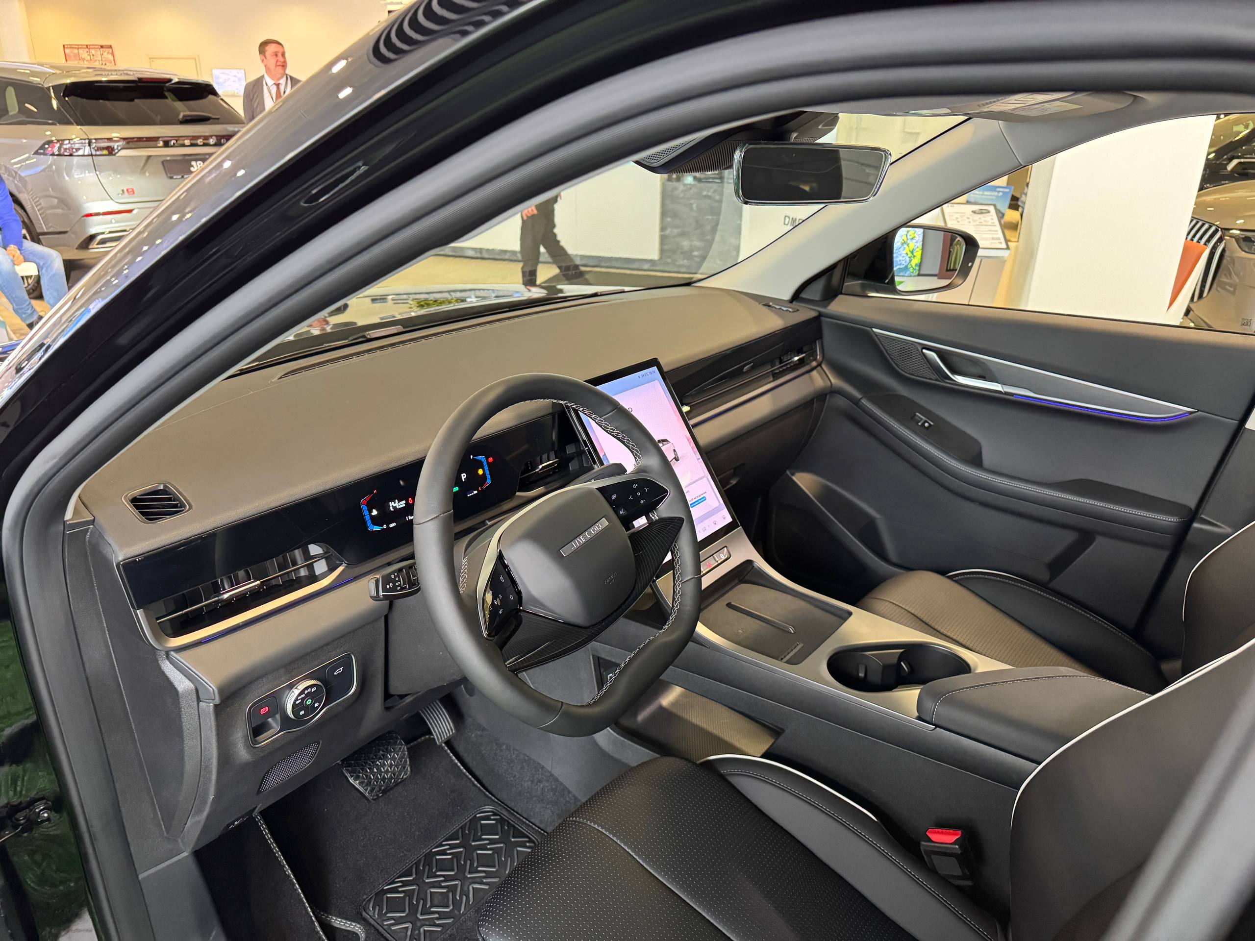 Автомобиль Jaecoo J6 I поколение 1.5 AMT (147 л.с.) Престиж Чёрный 2026 