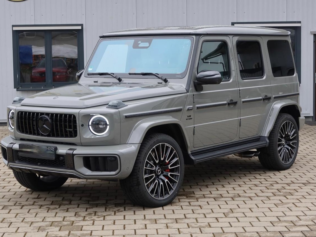 Автомобиль Mercedes-Benz G-Класс AMG II (W463) [рестайлинг] G 63 4.0 AT 4Matic (585 л.с.) AMG G 63 Серый 2025 