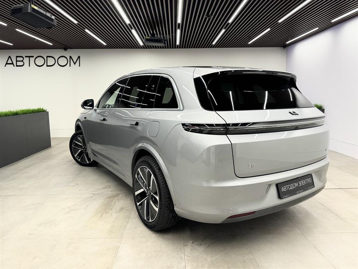 Автомобиль LiXiang L7 I [рестайлинг] 52.3 kWh 1.5hyb AT 4WD (449 л.с.) Ultra Серебристый 2025 