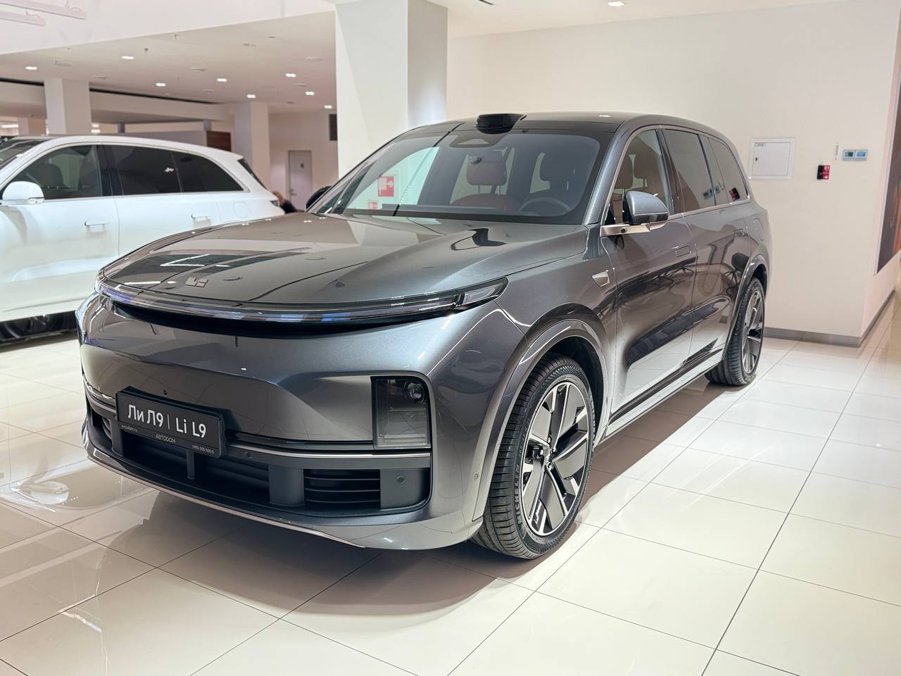 Автомобиль LiXiang L9 I [рестайлинг] 1.5hyb AT 4WD (449 л.с.) Ultra Серый 2025 