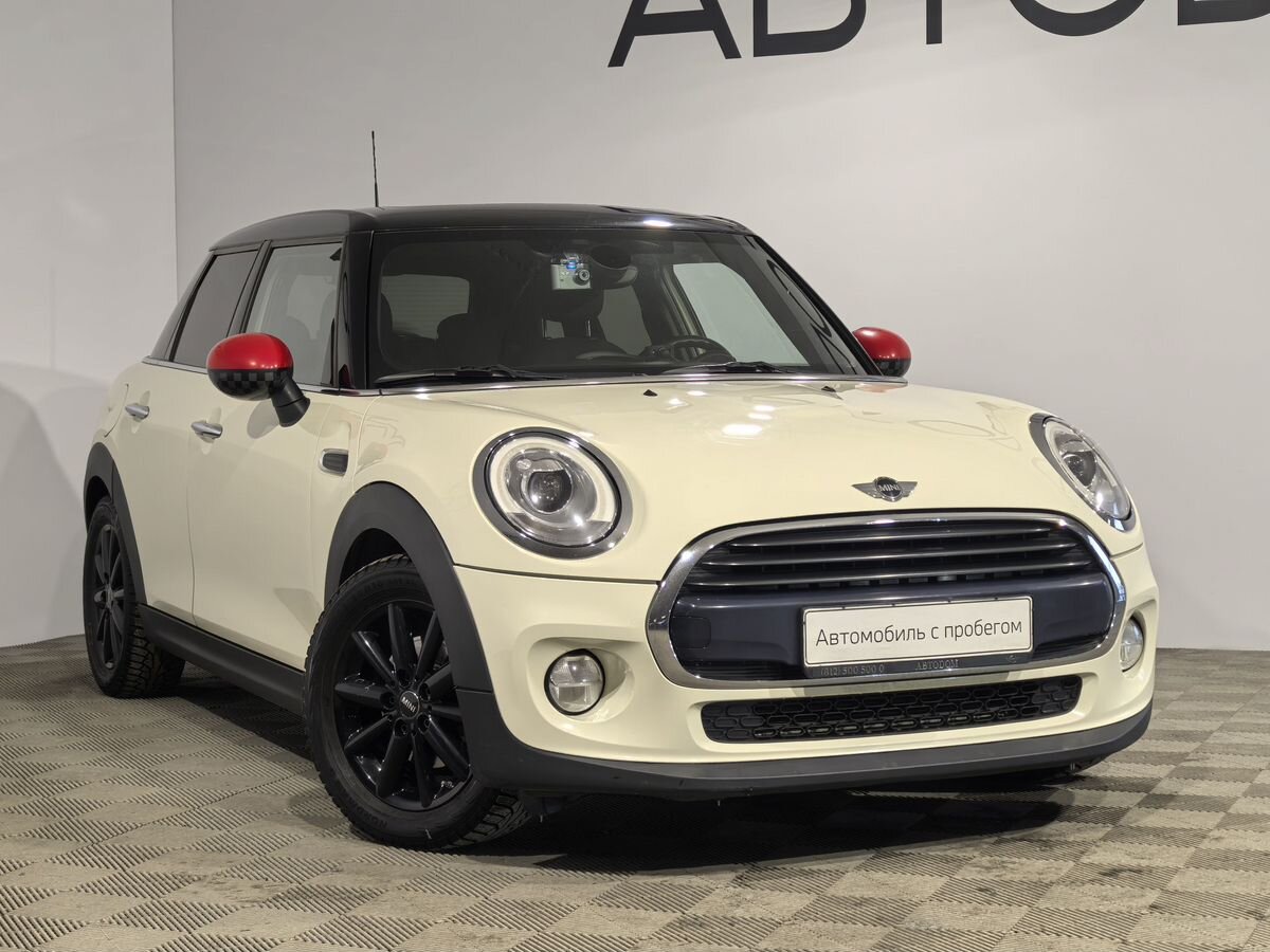 Автомобиль MINI Hatch III поколение (F55/F56) Cooper 1.5 AT (136 л.с.) Cooper Белый 2017 с пробегом 75 693 км
