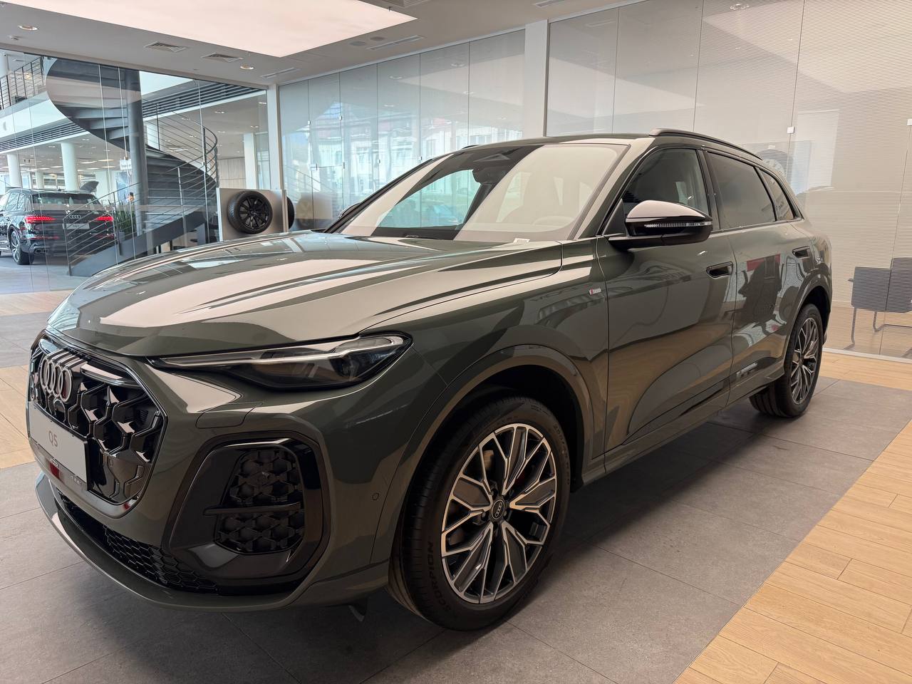 Автомобиль Audi Q5 III поколение 2.0 AMT 4WD (204 л.с.) 40 TFSI Quattro Зелёный 2026 