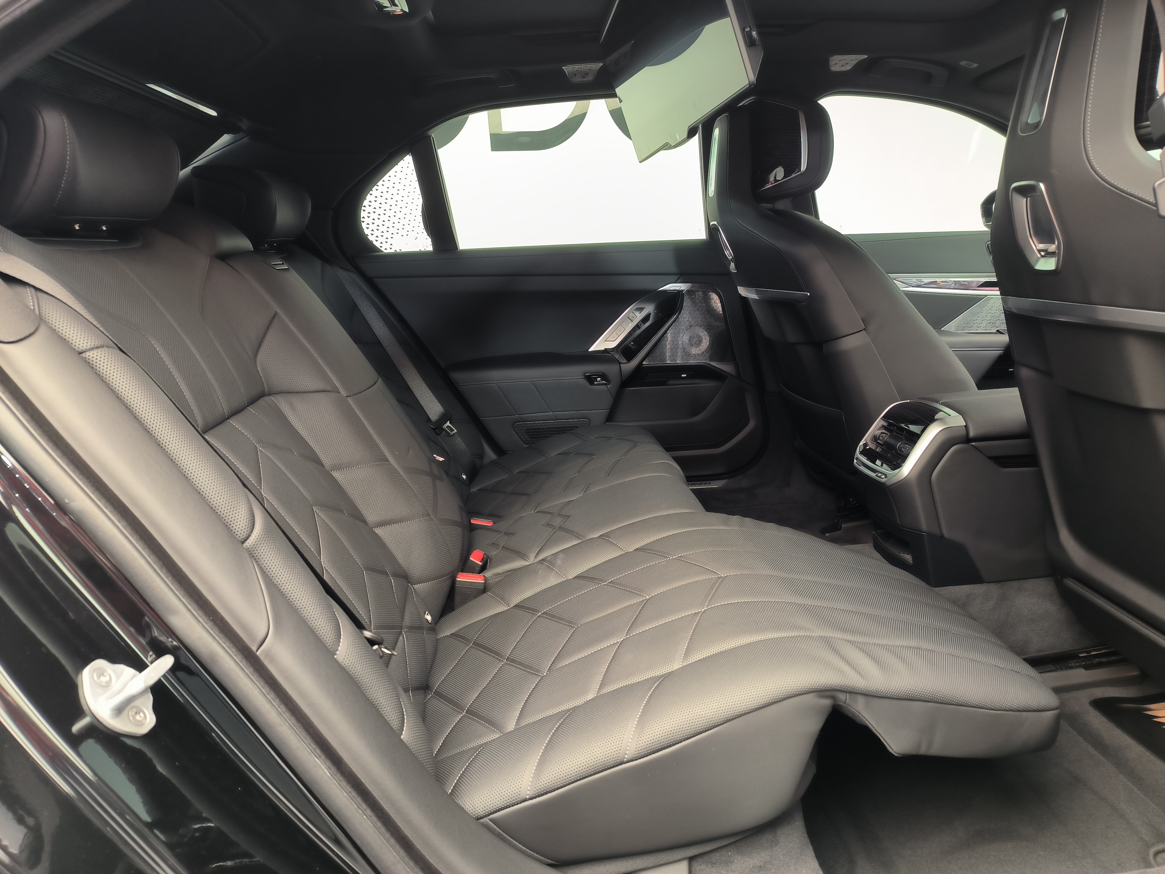 Автомобиль BMW 7 серии VII поколение (G70) 3.0d AT 4WD (286 л.с.) 740d xDrive Чёрный 2025 