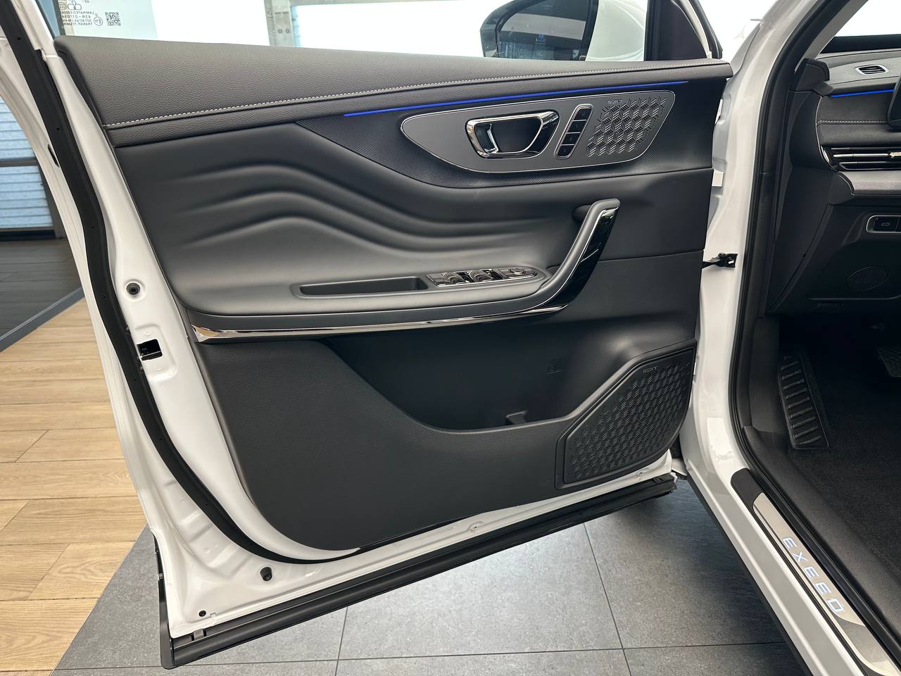 Автомобиль EXEED LX I [2-й рестайлинг] 1.6 AMT 4WD (150 л.с.) Premium Белый 2024 