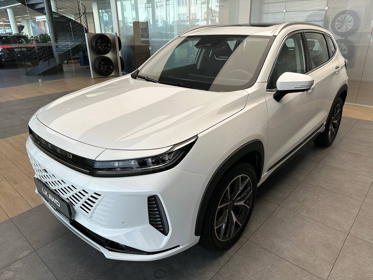 Автомобиль EXEED LX I [2-й рестайлинг] 1.6 AMT 4WD (150 л.с.) Premium Белый 2024 