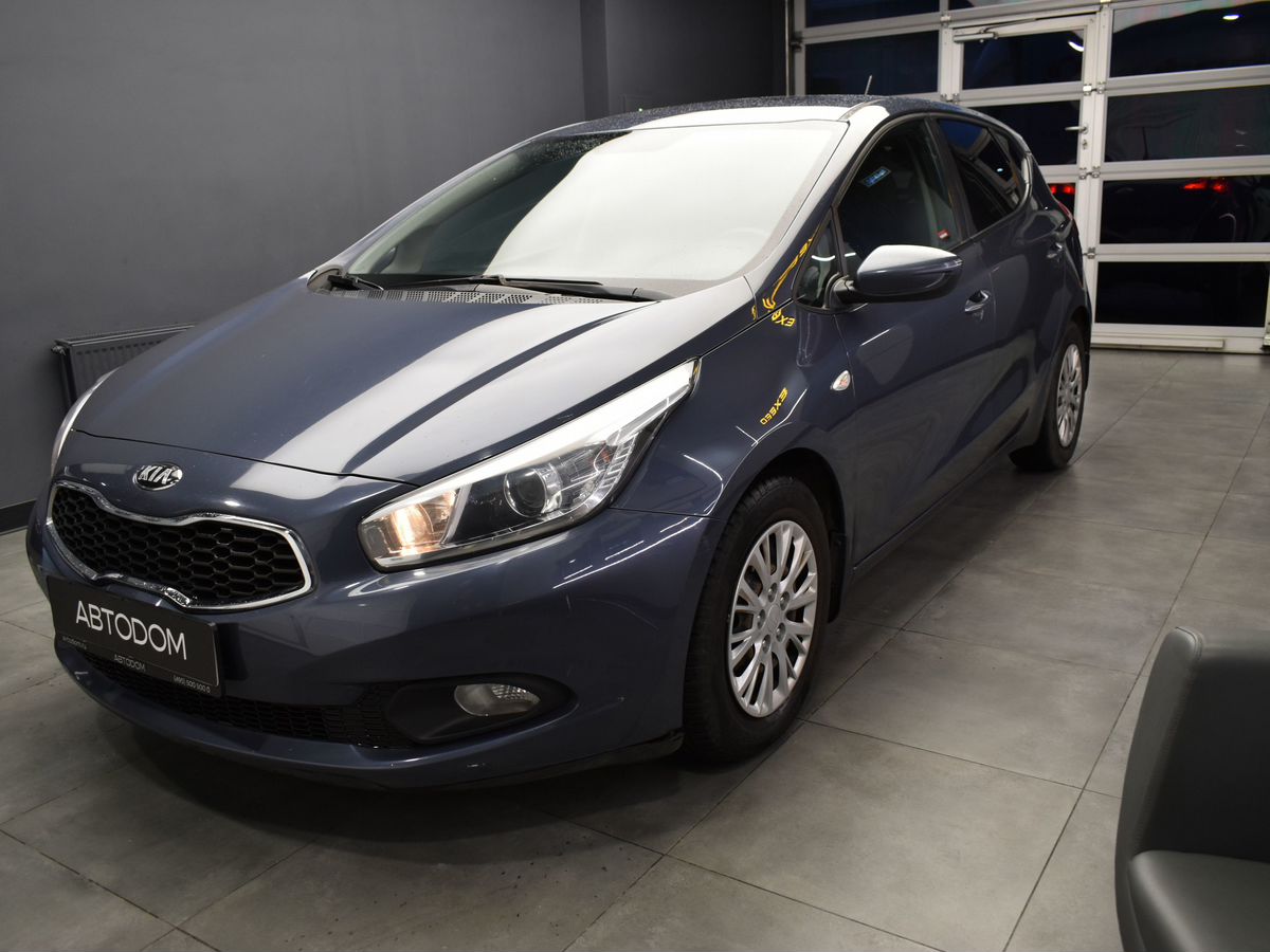 Kia Ceed II поколение 1.4 MT (100 л.с.) Classic (без опций обогрева) Синий 2012 с пробегом 121 217 км