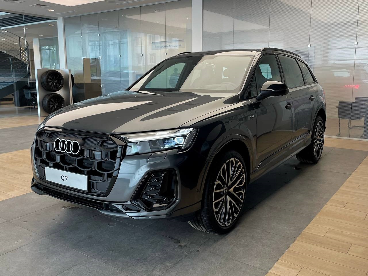 Автомобиль Audi Q7 II (4M) [2-й рестайлинг] 2.0 AT 4WD (252 л.с.) 45 TFSI quattro tiptronic Серый  