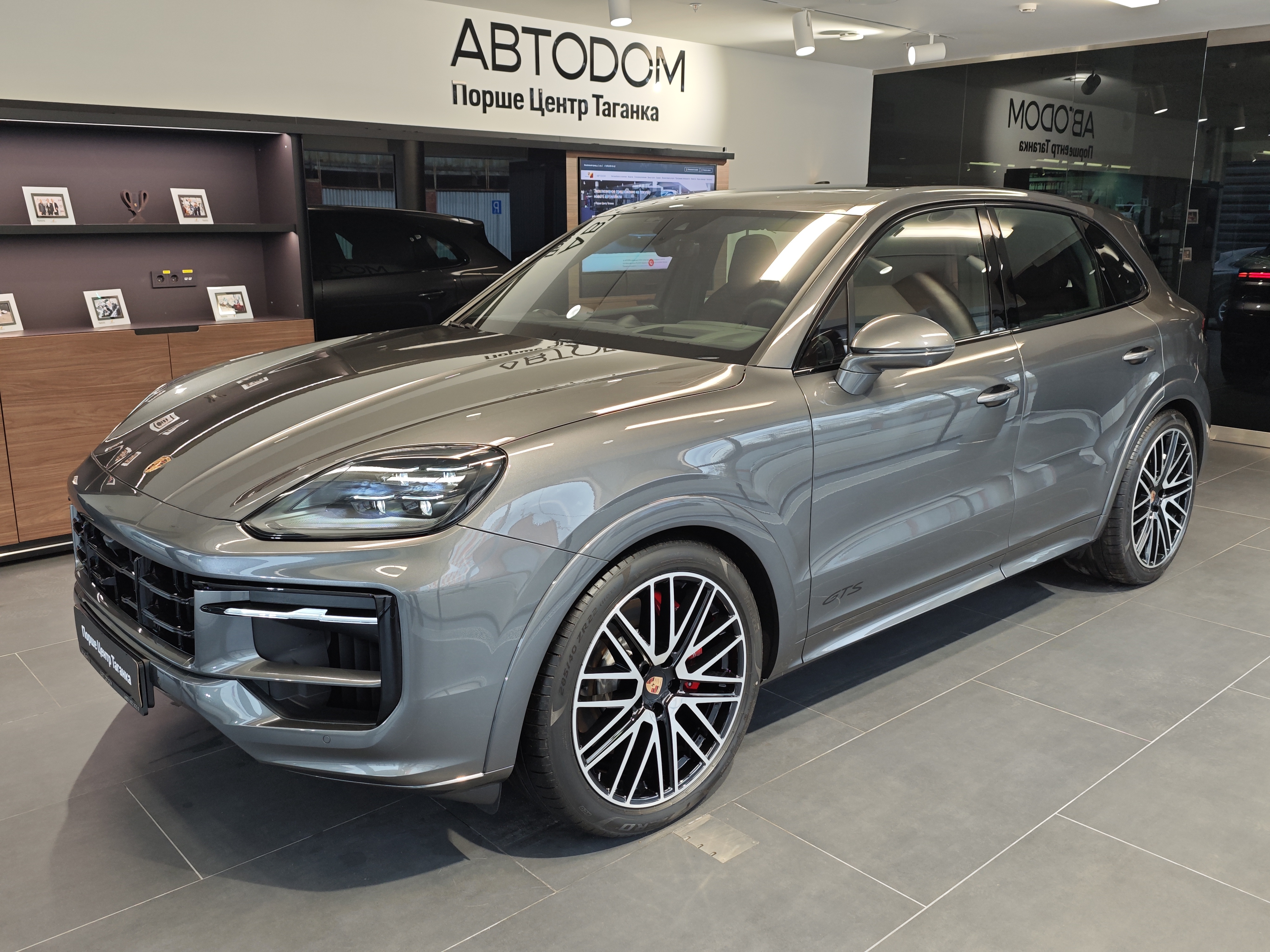 Автомобиль Porsche Cayenne III [рестайлинг] GTS 4.0 AT 4WD (500 л.с.) GTS Серый 2025 