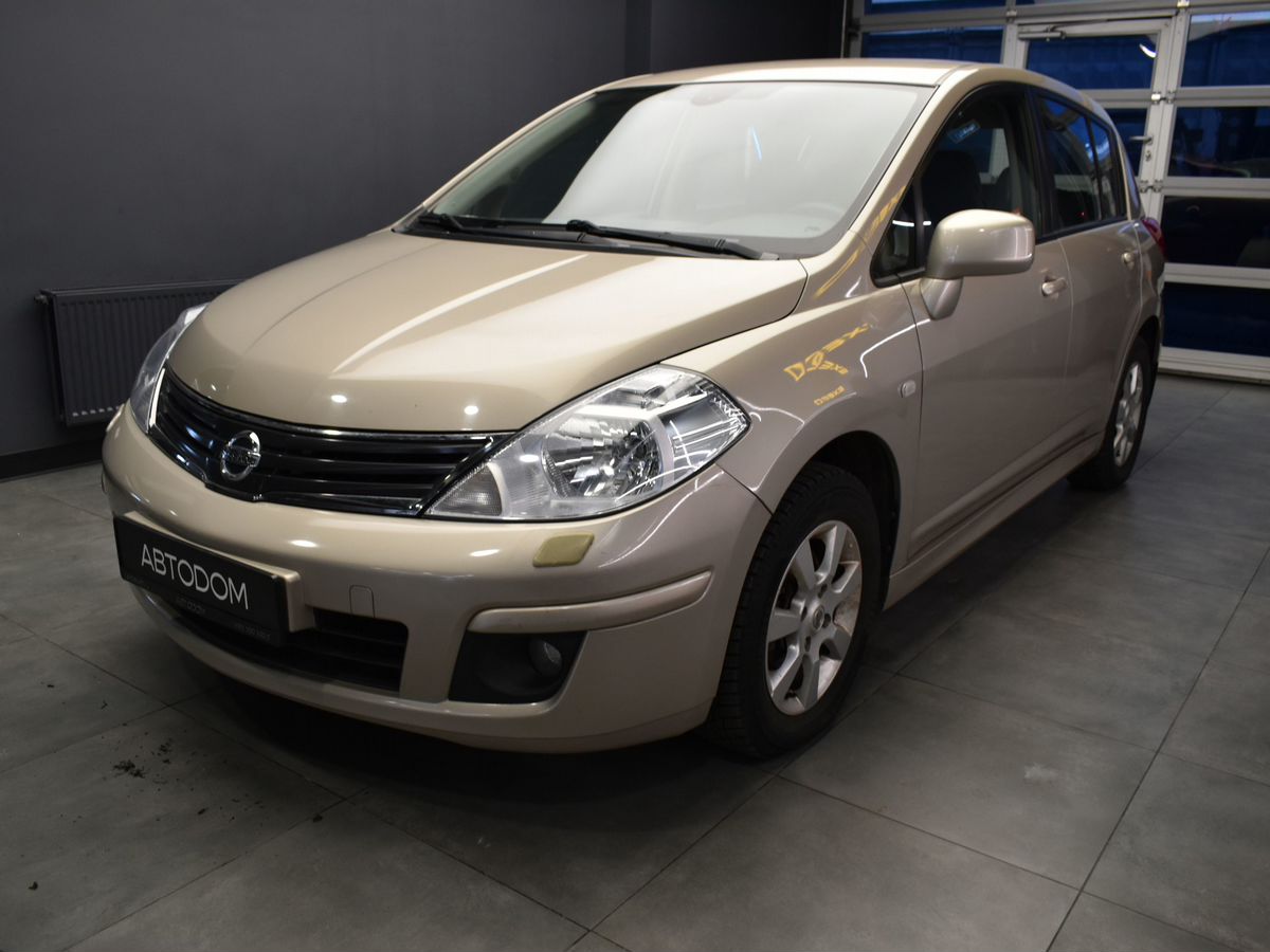Nissan Tiida I (C11) [рестайлинг] 1.6 AT (110 л.с.) Base Серебристый 2011 с пробегом 27 025 км