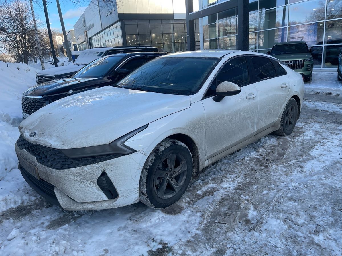 Автомобиль Kia K5 III поколение 2.0 AT (150 л.с.) Classic (2020-2021) Белый 2021 с пробегом 132 253 км