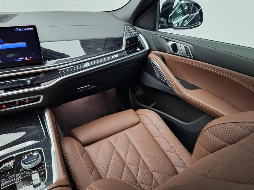 Автомобиль BMW 5 серии VIII поколение (G60) 2.0 AT 4WD (258 л.с.) M Sport Серый 2025 с пробегом 5 000 км