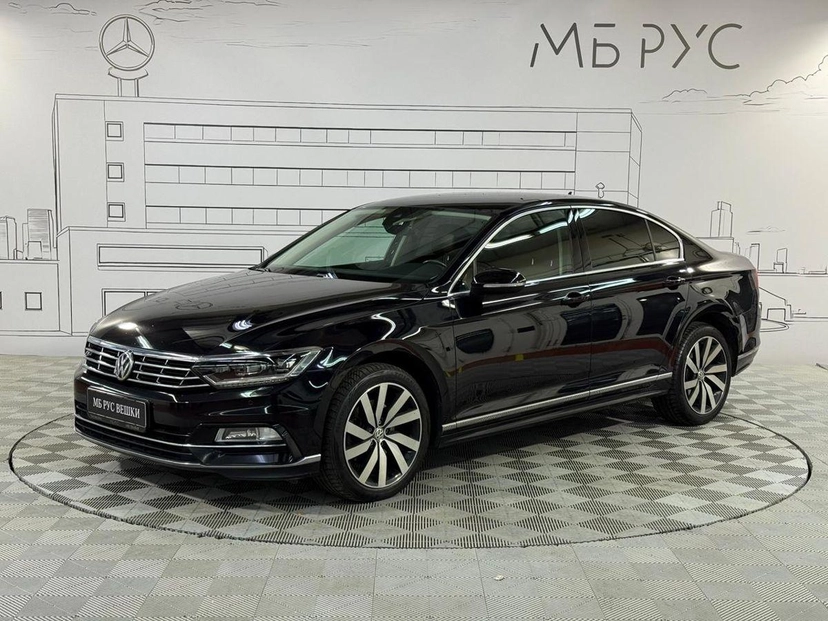 Автомобиль Volkswagen Passat VIII поколение (B8) 2.0d AMT (150 л.с.) Highline Синий 2018 с пробегом 115 000 км