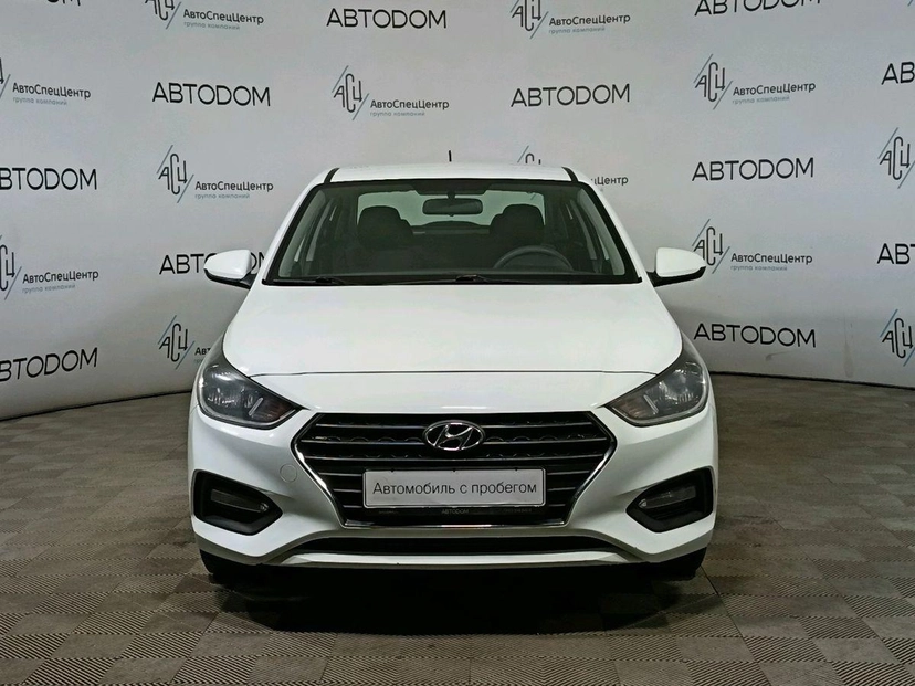 Автомобиль Hyundai Solaris II поколение 1.4 AT (100 л.с.) Comfort Белый 2017 с пробегом 140 068 км