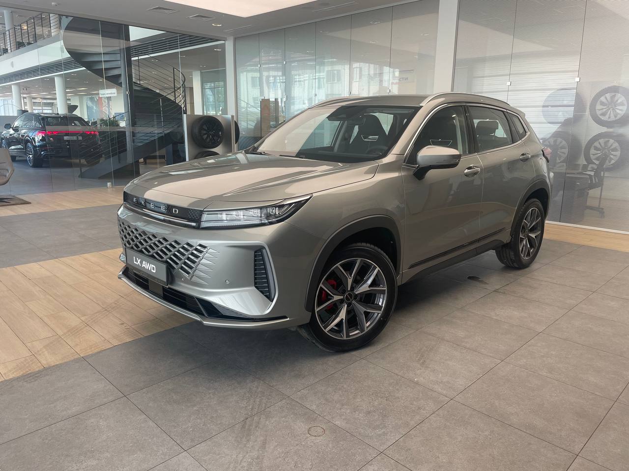 Автомобиль EXEED LX I [2-й рестайлинг] 1.6 AMT 4WD (150 л.с.) Premium Серебристый 2024 