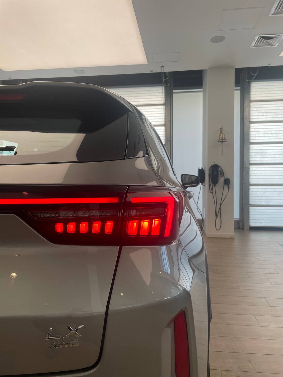 Автомобиль EXEED LX I [2-й рестайлинг] 1.6 AMT 4WD (150 л.с.) Premium Серебристый 2024 