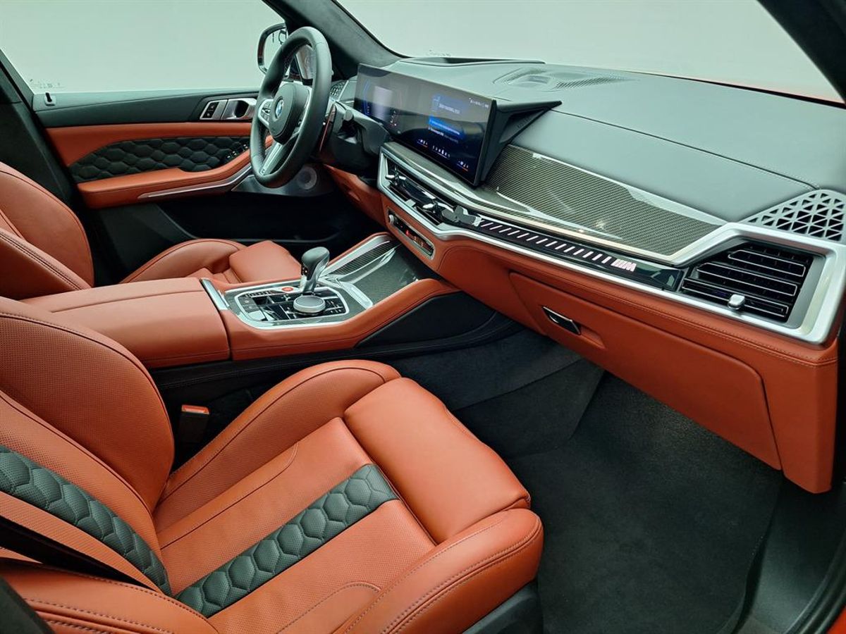 Автомобиль BMW X5 M III (F95) [рестайлинг] 4.4 AT 4WD (625 л.с.) X5 M Competition Красный 2024 с пробегом 5 286 км